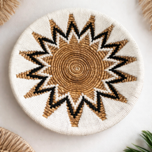 Arte Mural de Rafia Tejida a Mano - Diseño Solsticio Boho