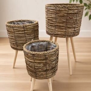 Set de 3 maceteros de fibra natural con patas de madera